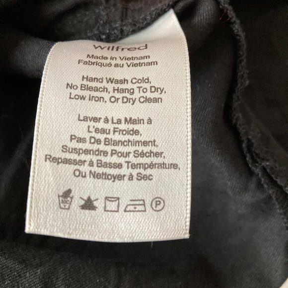 Aritzia Wilfred Gabrielle long black skirt, v shaped waist detail, pockets - Picture 5 of 7